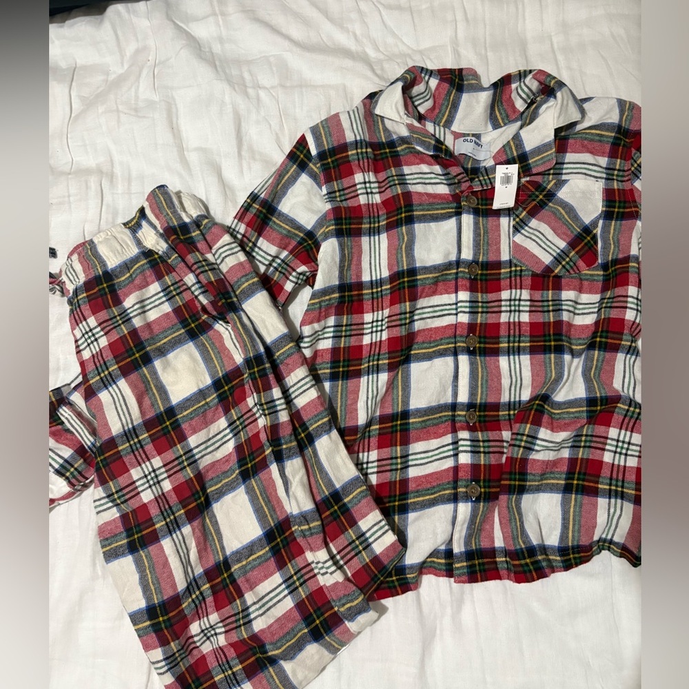 Old Navy plaid pajama set